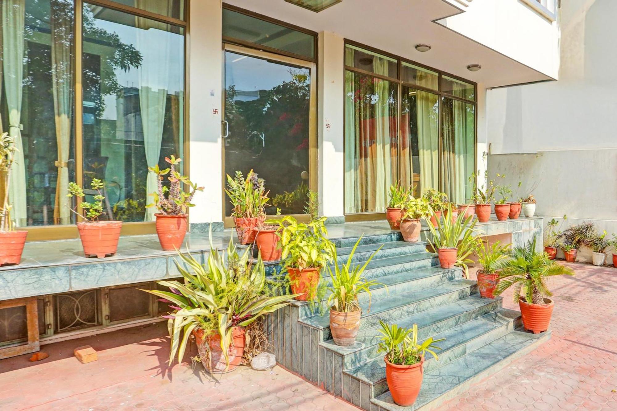 Super Collection O Bani Park Near Collectorate Circle Formerly Anuja Palace Jaipur Exterior photo